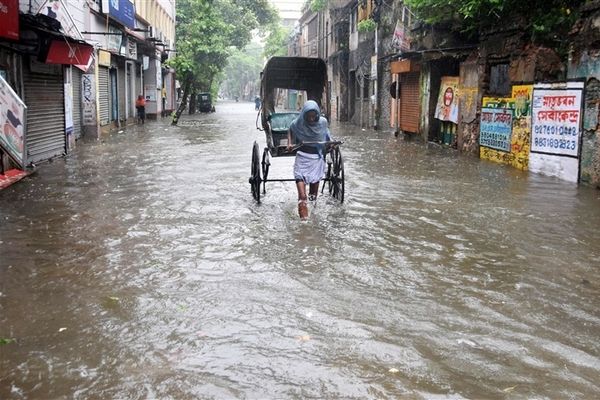 Pictures of Cyclone Remal's Impact on West Bengal