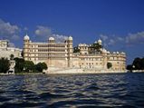 10 Splendid Water Facing Hotels in India
