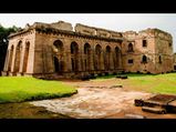 The Swinging Palace: Hindola Mahal in Mandu