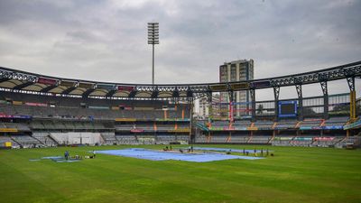 MI vs CSK IPL 2026 Match 33: Wankhede Set for High-Scoring Clash Amid Heat and Humidity
