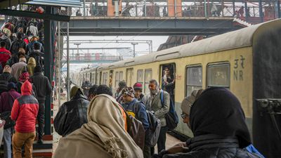 EMU Train: Central Railway to Introduce the First 12-Car Non-AC EMU Train with Modern Features
