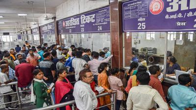 நீங்கள் வேறொரு பயணியின் டிக்கெட்டில் கூட பயணிக்கலாம் என்று உங்களுக்கு தெரியுமா – எப்படி என்று இங்கே பாருங்கள்!