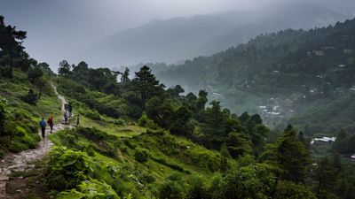 மூணாறும் வேணாம், தேக்கடியும் வேணாம் – நம்ம ஊருலயே இவ்வளவு சூப்பரான ஹில் ஸ்டேஷன் இருக்கே!