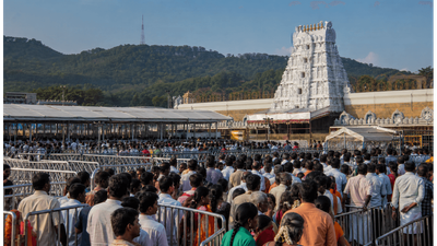 తిరుమల వెళ్లే భక్తులకు హెచ్చరిక.. దర్శనం కోసం 30 గంటల వేచి ఉండాలా? ప్లాన్ మార్చుకోండి! తిరుమల వెళ్లే భక్తులకు హెచ్చరిక.. దర్శనం కోసం 30 గంటల వేచి ఉండాలా? ప్లాన్ మార్చుకోండి!