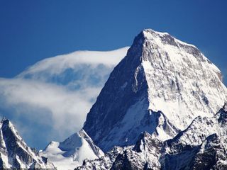 Auli Seek Your Adventurous Self