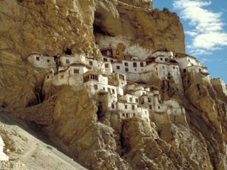 Places To Escape From Marriage Hindi