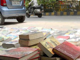 Daryaganj Sunday Book Market Delhi Hindi
