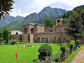 Beautiful Pari Mahal In Srinagar History And Timing
