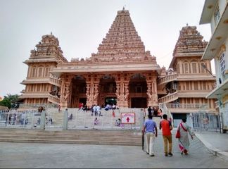 The Second Largest Temple In India Is Chhatarpur Temple Delhi
