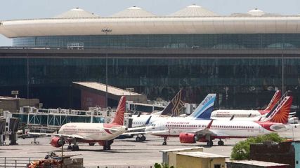 Airlines Companies Spicejet Indigo Vistara Are Giving Discounts During The Festive Season