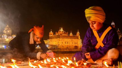 Amritsar Golden Temple Has The World S Largest Kitchen 50000 People Eat Free Langar Every Day
