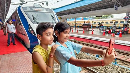 Vande Bharat Sleeper Train Will Run First On Delhi Howrah Delhi Mumbai Rajdhani Route