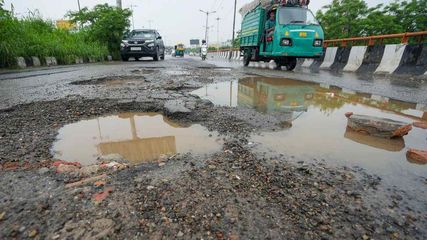 Bangalore Potholes On Roads Complaint On Bbmp New Launch Pace App Know About It