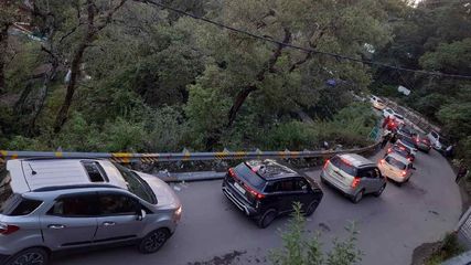 Uttarakhand Mussoorie Victim Of Over Tourism Tourists Forced To Spend Night In Cars