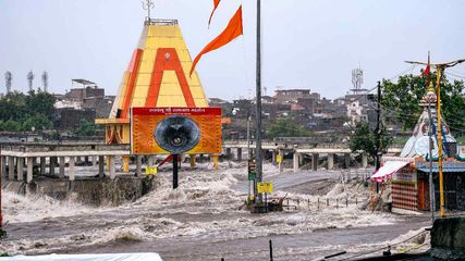 Gujarat Weather Imd Issued Red Alert Of Heavy Rain Many Trains Got Cancelled See Full List