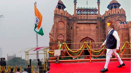 Delhi Why Does Prime Minister Hoist Flag At Red Fort On Independence Day How Different Is Republic D