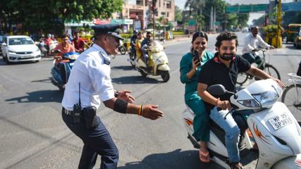 Ahmedabad Voc App Now Constables Will Issue On Spot Challans For Breaking Traffic Rules