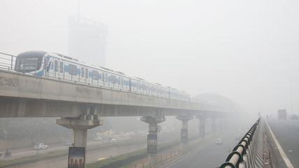 Delhi Pollution Aqi Reached 500 People Said Smoking In Bengaluru Is Better Than Doing Yoga In Delhi