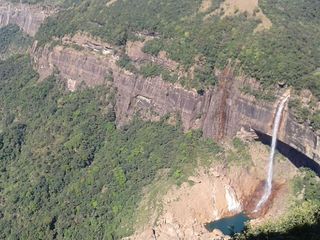 Mawjymbuin Cave in Meghalaya – A perfect destination for History lovers, pilgrims and tourists.