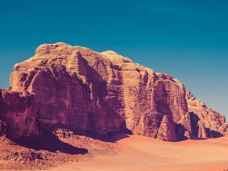Explore the Valley of the Moon : Wadi Rum, Jordan