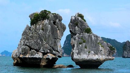 Vietnam's Iconic 'Kissing Rocks' Face the Threat of Collapse