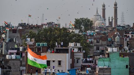 DMRC Issues Kite Flying Advisory: Avoid Kite Flying Near Delhi Metro Lines