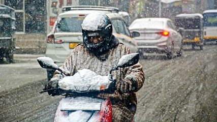 In Pics: Srinagar Welcomes Season's 1st Snowfall, Bringing Joy to Tourists