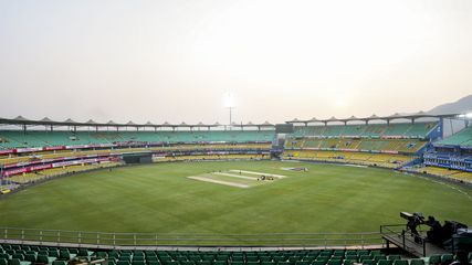 GT vs KKR, IPL 2026: Ahmedabad Pitch Report, Weather Update & Match Insights