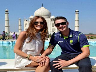 ತಾಜ್ ಮಹಲ್ ನೋಟ : ಹಲವು ಪರಿಚಿತ ಮುಖಗಳೊಡನೆ