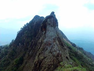 ಮೂರು ವಿಚಿತ್ರ ಕಲ್ಲು ಗುಡ್ಡಗಳು !