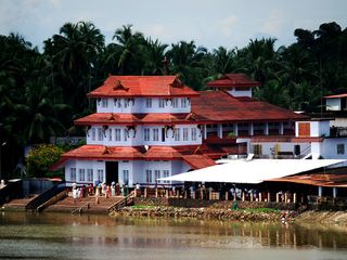 ಕೇರಳದ ಈ ದೇವಾಲಯದಲ್ಲಿ ನಾಯಿಗಳ ಪ್ರವೇಶಕ್ಕೆ ಅವಕಾಶವಿದೆಯಂತೆ...