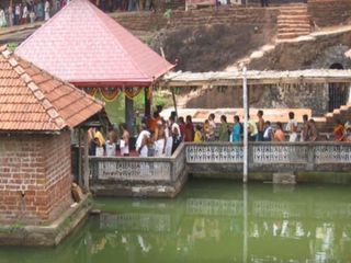 ಈ ದೇವಾಲಯವನ್ನು ಕಾಯುತ್ತಿರುವ ಮೊಸಳೆ....!