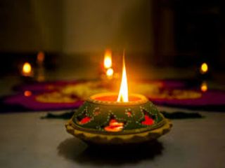 ಈ ಮಂದಿರದಲ್ಲಿ ಹಲವು ವರ್ಷಗಳಿಂದ ಅಖಂಡ ಜ್ಯೋತಿ ಉರಿಯುತ್ತಲೇ ಇದೆ