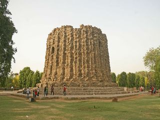 ಖಿಲ್ಜಿಯ ಕಾಲದಿಂದಲೂ ಅಪೂರ್ಣವಾಗಿಯೇ ಇದೆ ಅಲೈ ಮಿನಾರ್ !