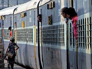 ರೈಲ್ವೆ ಟಿಕೆಟ್ ಕನ್ಫರ್ಮ್ ಆಗಿಲ್ವಾ, ಈ ರೀತಿ ರದ್ದು ಮಾಡಿ ಐಆರ್‘ಸಿಟಿಸಿಯಿಂದ ಮರುಪಾವತಿ ಪಡೆಯಿರಿ…