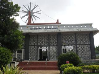 இந்த தமிழர்களின் நினைவாக நீங்க போக வேண்டிய இடங்கள் இவை