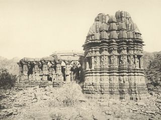 அலறியடித்து ஓட்டம்பிடிக்கும் பக்தர்கள் 6 மணிக்கு மேல் கல்லாகும் மனிதர்கள் எங்கே தெரியுமா?