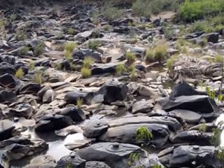 வற்றும்போது ஆற்றில் தென்படும் ஆயிரம் லிங்கங்கள்...ஊரார் மிரளும் மர்மங்கள்!