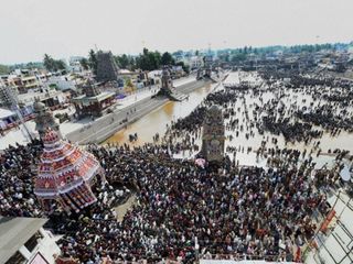 குருப்பெயர்ச்சி முதல் வெள்ளி: உங்கள் காட்டிலும் மழை கொட்டும் இந்த தலங்களுக்குப் போனால்!
