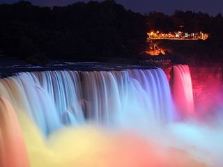 தமிழக - கர்நாடக எல்லையில் இப்படி ஒரு அசத்தல் நீர்வீழ்ச்சி இருக்கு தெரியுமா?
