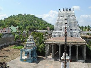 ஒரே கருவறையில் இரண்டு லிங்கங்கள்..! எதைக் குறிக்கிறது ?