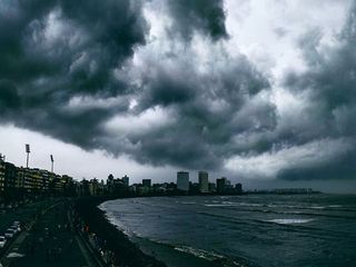 மரைன் டிரைவ் சுற்றுலாவும் மவுண்ட் மேரி திருவிழாவும்