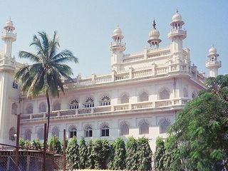 1500 பேர் அமர்ந்து தொழும் அற்புதமான மஸ்ஜித் எங்க இருக்கு தெரியுமா?