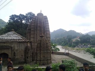 மண்டி சுற்றுலா - ஈர்க்கும் இடங்கள், செய்யவேண்டியவை மற்றும் எப்படி அடைவது