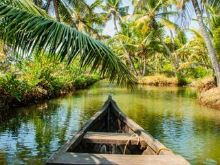 மன்றோ தீவு ஏன் சமீபகாலத்தில் ஒரு பிரபலமான சுற்றுலாத் தலமாக உருவெடுத்துள்ளது?