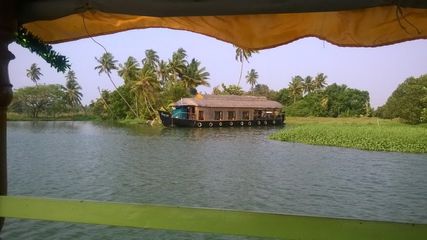 புதிதாக கல்யாணம் ஆனவர்களா நீங்கள் – இந்த இடங்களுக்கு ஹனிமூன் சென்று வாருங்கள், இப்போ இதுதான் ட்ரெண்டு!