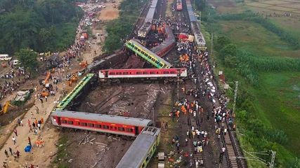 ரயில்கள் நேருக்கு நேர் மோதி விபத்து ஏற்படுவதை தடுக்க நடவடிக்கை – ரயில்களில் ‘கவச்’ வசதி!
