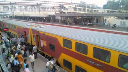 சென்னை பெங்களூர் இடையே டபுள் டெக்கர் ரயில் – வெறும் ரூ.140 இல் அதிவேக பயணம்!