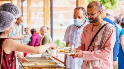 இந்த இடங்களுக்கு எல்லாம் சென்றால் வருடம் முழுக்க இலவசமாக சுவையான உணவு உண்ணலாம் தெரியுமா?