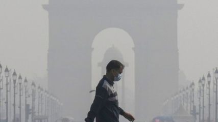 டெல்லி காற்றின் தரம் மிகவும் கவலைக்கிடம் – வேலைக்கு செல்ல, பள்ளிகளுக்கு செல்ல, வாகனம் ஓட்ட தடை!